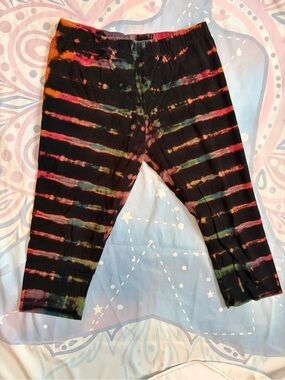 Tie-Dye Stripe Capri  Leggings